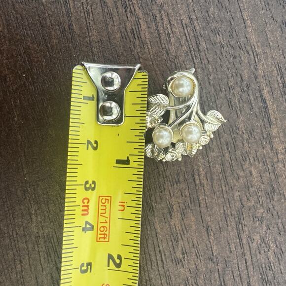 Vintage Clip On Earrings Costume Silver Tone Rhinestones Faux Pearl - Picture 10 of 11
